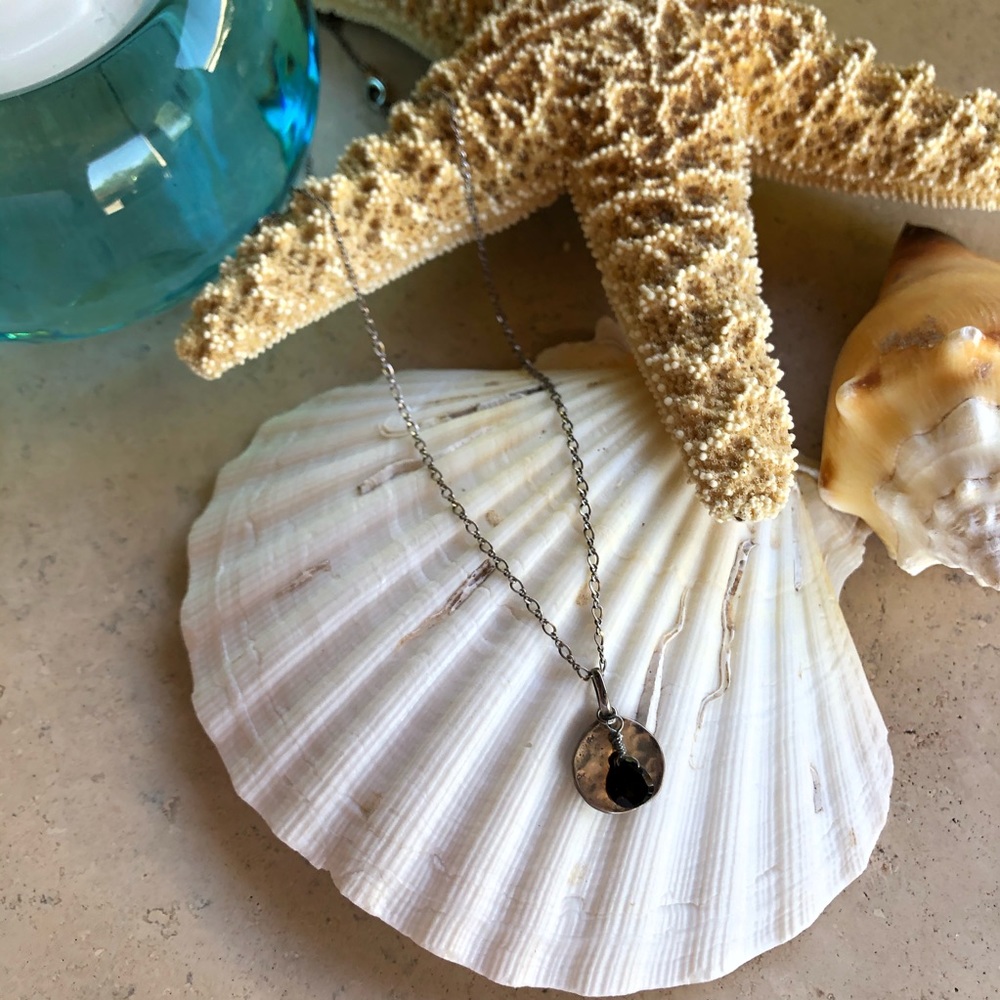 💥Make An Offer💥
*NWOT* Initial Necklace - Silver and Onyx